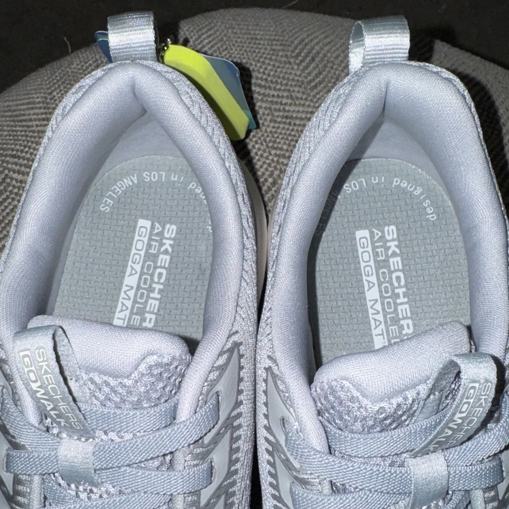 Skechers Go Walk Sneakers - NWT - Picture 6 of 7